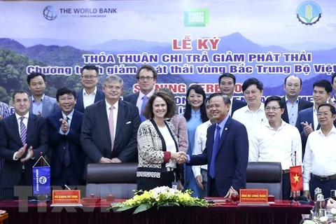 Вьетнам и Всемирный банк подписывают Соглашение о закупке сокращения выбросов (Фото: ВИА)