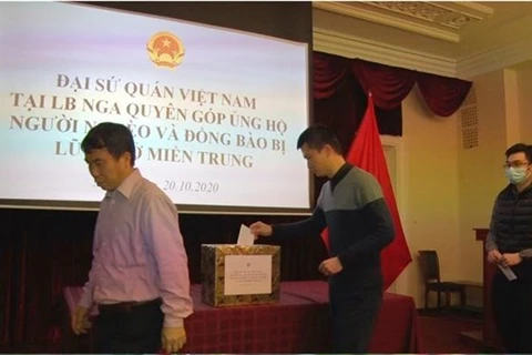 На мероприятии по сбору средств в посольстве Вьетнама в России (Фото: ВИА)