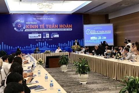 Заместитель министра планирования и инвестиций Чан Куок Фыонг выступает на форуме по развитию экономики замкнутого цикла во Вьетнаме 23 октября (Фото: ВИА)