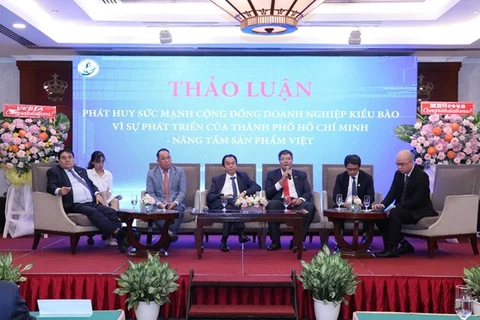 Некоторые зарубежные вьетнамские предприниматели и представители EuroCham на конференции 27 октября (Фото: ВИА)