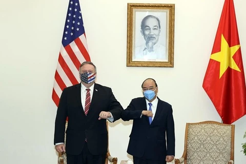 Премьер-министр Нгуен Суан Фук (справа) принял государственного секретаря США Майкла Помпео (Источник: ВИА)
