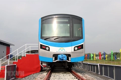Первый трехвагонный поезд для линии метро Хошимина между рынком Бентхань в районе 1 и тематическим парком Суойтянь в районе 9 (Фото: ВИА)