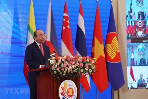 Премьер-министр Нгуен Суан Фук выступает на 36-м саммите АСЕАН (Фото: ВИА)