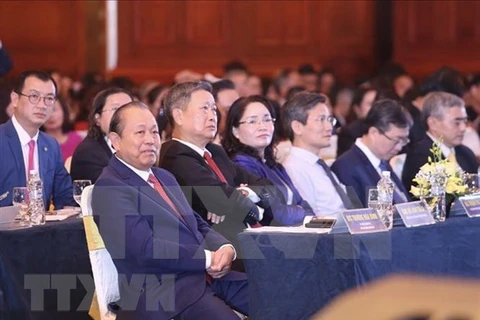 Заместитель премьер-министра Чыонг Хоа Бинь принимает участие в форуме по восстановлению экономики в “новой нормальной” ситуации с точки зрения корпоративной культуры, который прошел в Ханое 8 ноября (Фото: ВИА)