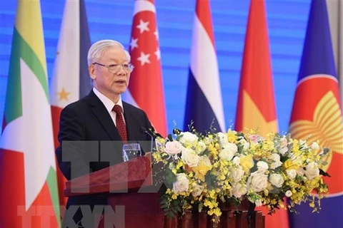 Президент Нгуен Фу Чонг выступает с приветственным словом на церемонии открытия 37-го Саммита АСЕАН. (Фото: ВИА)