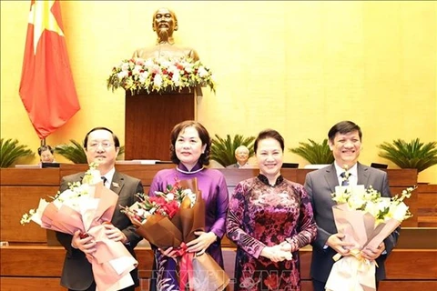 На фото слева: Хуинь Тхань Дат, Нгуен Тхи Хонг, Нгуен Тхи Ким Нган и Нгуен Тхань Лонг