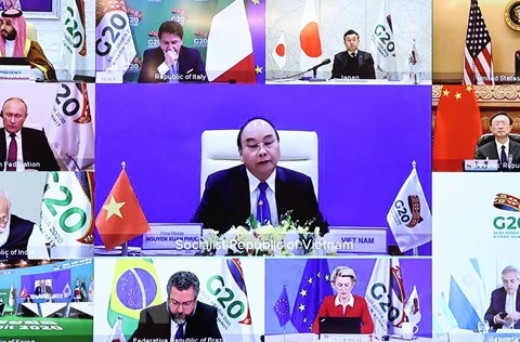 Премьер-министр Нгуен Суан Фук принял участие в онлайн-саммите G20 (Фото: ВИА)