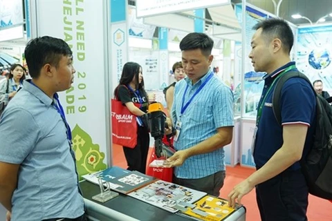 Посетители ярмарки Zhejiang Export Fair во Вьетнаме в 2019 году (фото любезно предоставлено Vinexad)