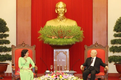 Генеральный секретарь ЦК КПВ, президент Нгуен Фу Чонг (справа) принял уходящего посла Кубы во Вьетнаме Лианис Торрес Риверу (Источник: ВИА)