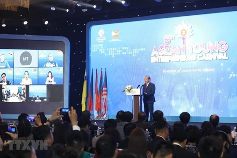 Заместитель премьер-министра Вьетнама Чыонг Хоа Бинь выступает на 5-м Карнавале молодых предпринимателей АСЕАН (Источник: ВИА)