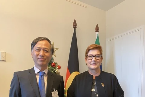 Министр иностранных дел Австралии Марис Пейн и посол Вьетнама Нгуен Тат Тхань. (Фото: ВИА) 