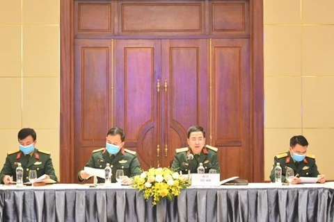 Полковник Фам Ман Тханг (второй справа) на встрече (Фото: ВИА)