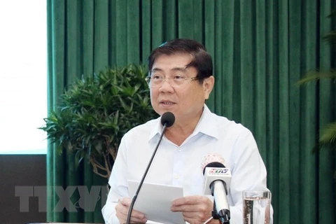 Выступает председатель городского народного комитета Хошимина Нгуен Тхань Фонг. (Фото: ВИА)
