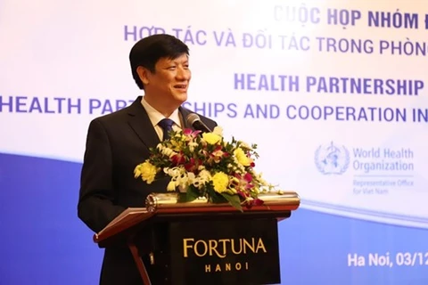 Министр здравоохранения Нгуен Тхань Лонг выступает на встрече (Фото: moh.gov.vn)