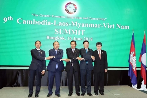 Президент Мьянмы Вин Мьин, премьер-министр Нгуен Суан Фук, премьер-министр Камбоджи Самдек Техо Хун Сен, премьер-министр Лаоса Тхонглун Сисулит и генеральный секретарь АСЕАН Лим Джок Хой на конференции CLMV-9 (Фото: ВИА) 