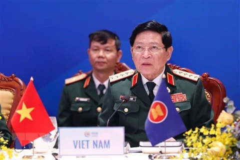 Министр обороны генерал Нго Суан Лить (в центре) выступает на 14-м совещании министров обороны стран АСЕАН 9 декабря (Фото: ВИА)