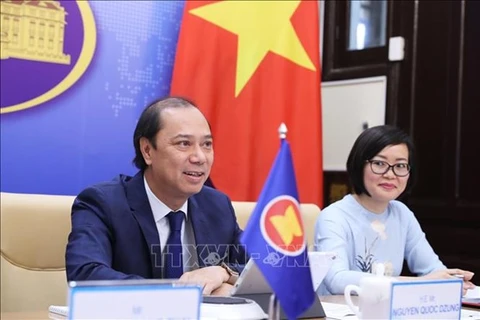 Заместитель министра иностранных дел Нгуен Куок Зунг (слева) (Источник: ВИА)