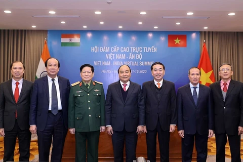 Премьер-министр Нгуен Суан Фук и другие делегаты на мероприятии. (Фото: ВИА)