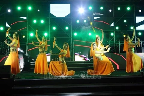 Выступление с индийскими танцами в рамках программы (Фото: ВИА) 