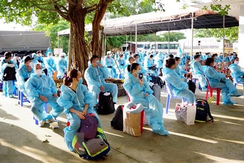 Прибывшие из-за границы вьетнамцы отправлены на карантин по прибытии. (Фото: ВИА) 