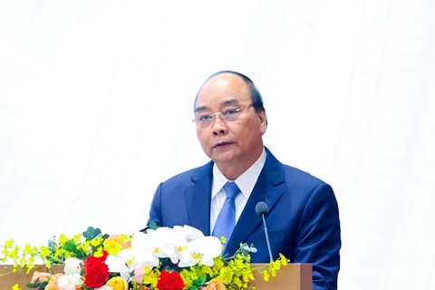 Премьер-министр Нгуен Суан Фук выступает с заключительной речью на правительственной конференции. (Фото: Тхонг Нят/ВИА)
