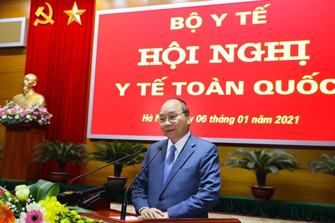 Премьер-министр Нгуен Суан Фук выступает с речью на Национальной конференции здравоохранения в Ханое 6 января. (Фото: ВИА)