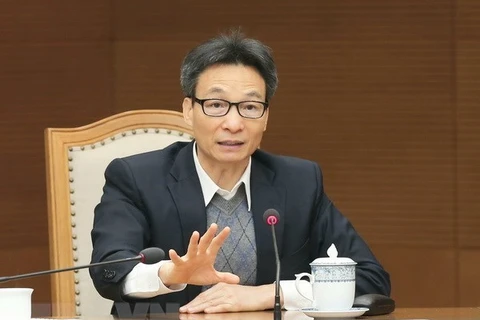 Заместитель премьер-министра Ву Дык Дам выступает на заседании (Фото: ВИА)