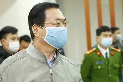 Подсудимый Ву Хай Хоанг прибыл в суд утром 7 июля до того, как судебный процесс был отложен (Фото: ВИА)