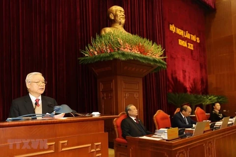 Генеральный секретарь ЦК КПВ, президент СРВ Нгуен Фу Чонг выступает со вступительной речью на 15-м пленуме. (Фото: ВИА)