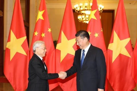 Генеральный Секретарь ЦК КПВ Нгуен Фу Чонг (слева) и Генеральный секретарь ЦК Компартии, Председателем КНР Си Цзиньпин. (Фото: ВИА)