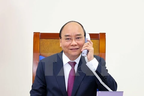 Премьер-министр Нгуен Суан Фук разговаривает по телефону со своим австралийским коллегой Скоттом Моррисоном (Фото: ВИА)