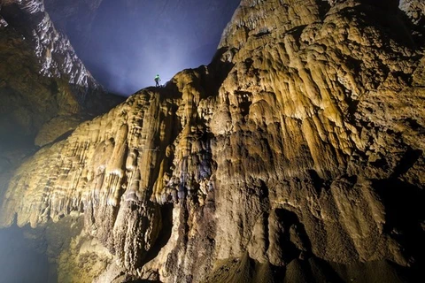 Внутри пещеры Шондонг (Источник: Oxalis Adventures) 