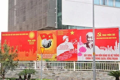 Плакаты установлены в Хошимине в честь XIII всевьетнамского съезда КПВ (Фото: ВИА)
