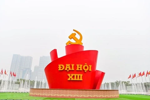Большой символ перед Национальным конференц-центром в Ханоее в честь XIII Национального съезда КПВ. (Фото: ВИА)