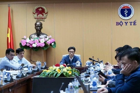 Заместитель премьер-министра Ву Дык Дам сказал: «Хайзыонг должен сконцентрировать усилия, чтобы окончательно локализовать очаг болезни в течение 10 дней». Фото: Минздрав