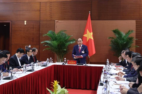 Премьер-министр Нгуен Суан Фук продолжает вести совещание Постоянного комитета правительства с Национальным руководящим комитетом по профилактике и контролю COVID-19, 29 января. (Фото: ВИА)