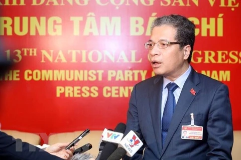 Заместитель министра иностранных дел Данг Минь Кхой в беседе с СМИ. (Фото: ВИА)