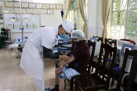 Лечение пациента со страховкой в медицинском учреждении в Шонла (Фото: ВИА)