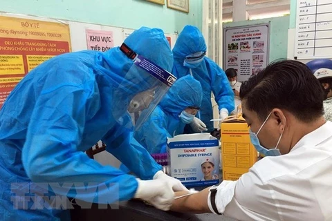 Организуется массовое тестирование у населения на коронавирус. (Фото: ВИА)