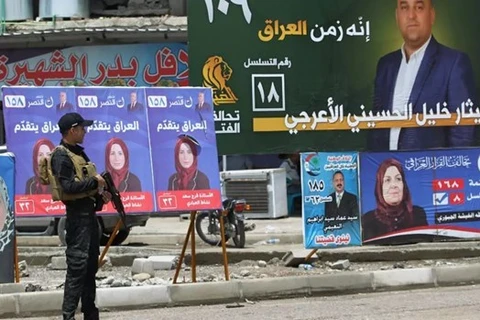 Агитационные панно о предстоящих выборах в Ираке. (Фото: AFP)