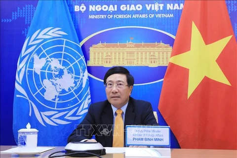 Заместитель премьер-министра, министр иностранных дел Фам Бинь Минь принял участие в онлайн-дискуссионной сессии высокого уровня СБ ООН о равном доступе к вакцине против COVID-19. (Фото: ВИА)