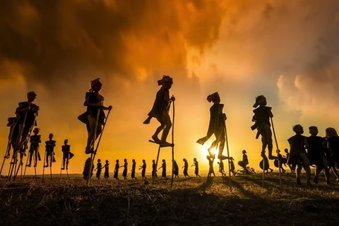 “Дети, танцующие с гонгами” (фото любезно предоставлено фотографом Кхань Фан)
