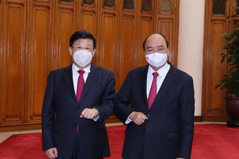 Премьер-министр Нгуен Суан Фук и министр общественной безопасности Китая Чжао Кэчжи на приеме. (Фото: ВИА)