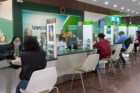 Обслуживание клиента в Vietcombank (Фото: ВИА)