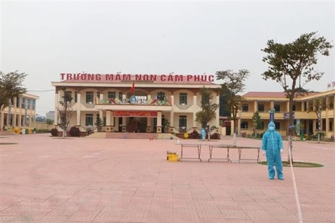 Концентрированная карантинная зона на детском саду Камфук (уезд Камжанг). (Фото: ВИА) 