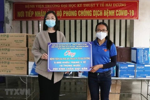 На данный момент Вьетнамское информационное агентство запустило программу по мобилизации поддержки для Хайзыонга в профилактике и борьбе с COVID-19 с общей помощью в размере почти 1 млрд. донгов (Фото: ВИА).