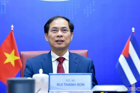 Постоянный заместитель министра иностранных дел Вьетнама Буй Тхань Шон на политических консультациях 2 марта (Фото: baoquocte.vn) 