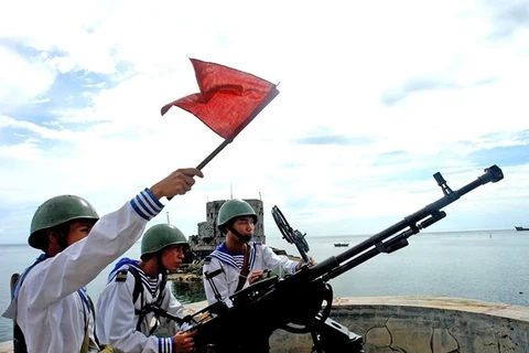 Вьетнамские военно-морские силы на тренировке. Поколения солдат, охраняющих архипелаг Чыонгша, круглосуточно выполняют свои обязанности по защите морского суверенитета и территориальной целостности страны (Фото: ВИА)