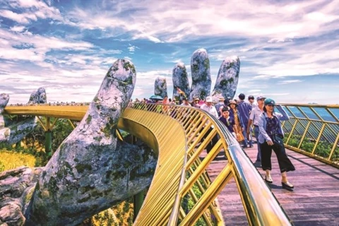 Золотой мост в Sun World Ba Na Hills в городе Дананг, который входит в число 100 лучших мест в мире, выбранных журналом Time. (Фото: baotintuc.vn)