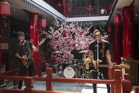 Инди / рок-группа SHADYLANES (слева направо) Роуэн Нельсен, Дэниел Яррантон и Наче Чан (фото любезно предоставлено группой)
